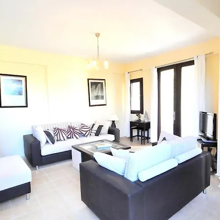 Sleeps 5 With Pool And Air Con Villa