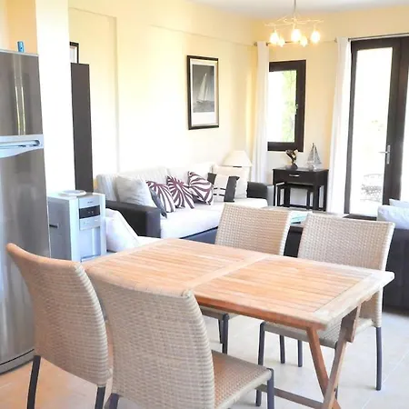 Villa Sleeps 5 With Pool And Air Con Gümüşlük