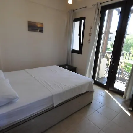 Sleeps 5 With Pool And Air Con Villa